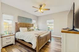 Sunset Shores Cottage - Image 5