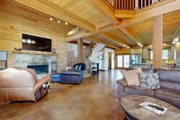 Luxe Lake Living - Image 2
