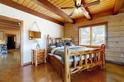Luxe Lake Living - Image 4