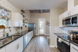 Hilltop House - Image 5