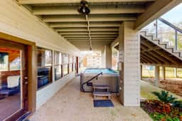 Luxury Lakeside Stunner - Image 3