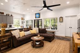 Frontier Ranch Retreat - Image 5