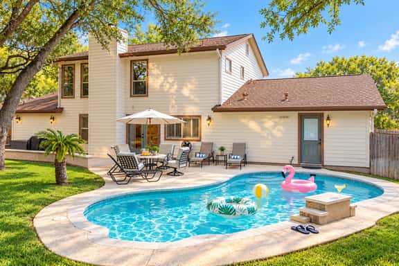 Three King Beds, Private Pool And Dog Friendly - Image 1