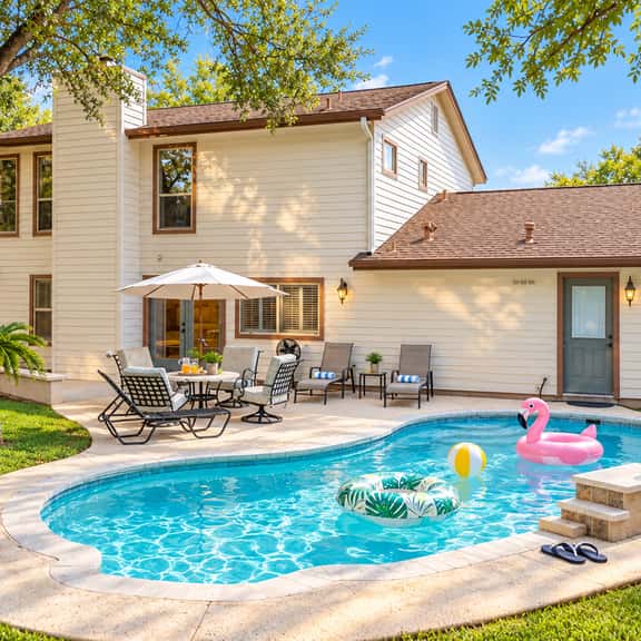 Three King Beds, Private Pool And Dog Friendly - Image 1