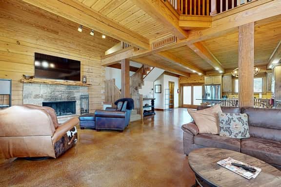 Luxe Lake Living - Image 2
