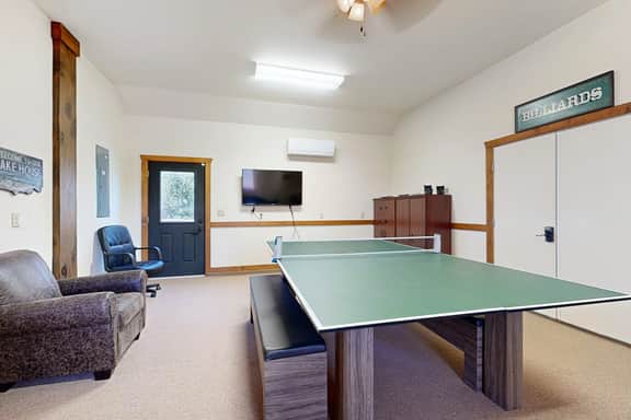 Luxe Lake Living - Image 5