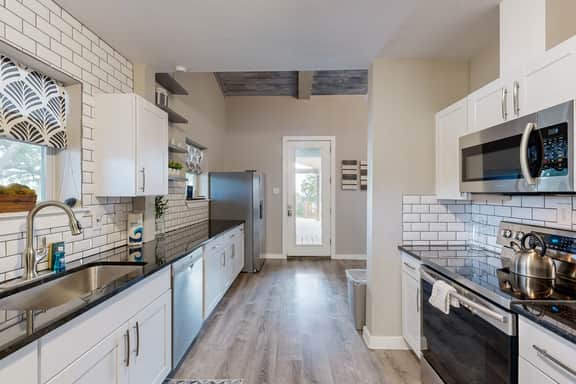 Hilltop House - Image 5