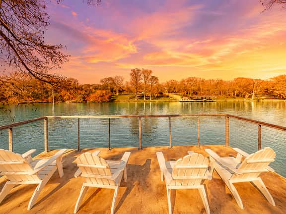 Luxury Lakeside Stunner - Image 2