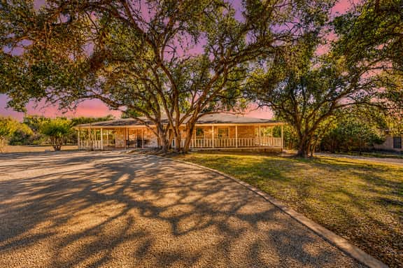 Meadow Creek House and Cottage - Image 2