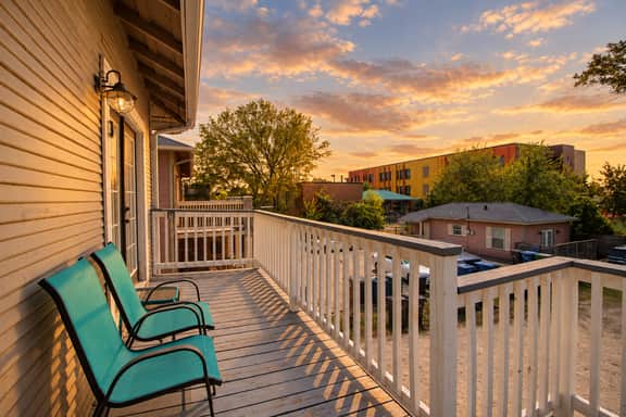 Cozy at The Pearl - Image 4