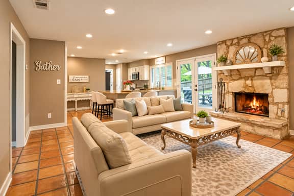 Three King Beds, Private Pool And Dog Friendly - Image 3