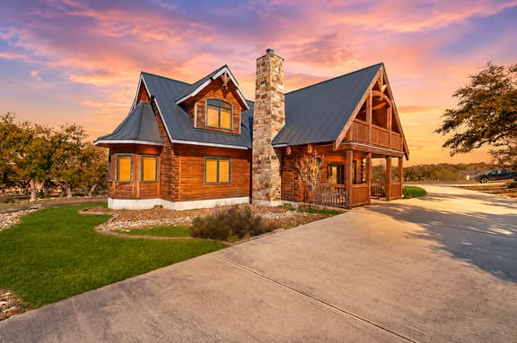 Luxe Lake Living - Image 1