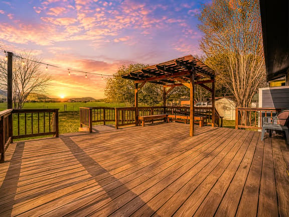 Pecan Row Getaway - Image 1